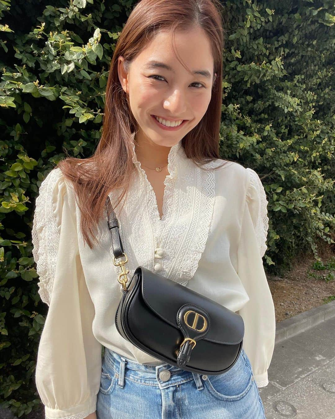 新木優子さんのインスタグラム写真 - (新木優子Instagram)「新年度ですね🌸  tops : vintage denim : @yanuk_official  bag : @dior  earcuff : @knowhowjewelry  necklace : #diorjoaillerie」4月1日 20時19分 - yuuuuukko_