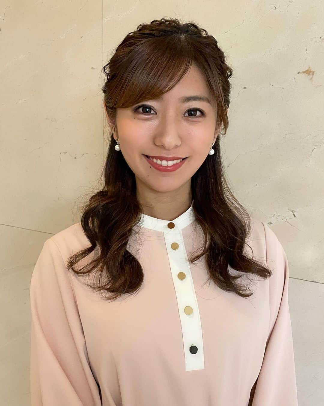 のインスタグラム：「🌸 . 4/1 初回の東京インフォメーション ご覧いただきありがとうございます✨ 衣装は春らしいワンピースでした👗 . これからみなさんに 素敵な朝を届けられるよう頑張ります💪 . #モニフラ #東京インフォメーション」