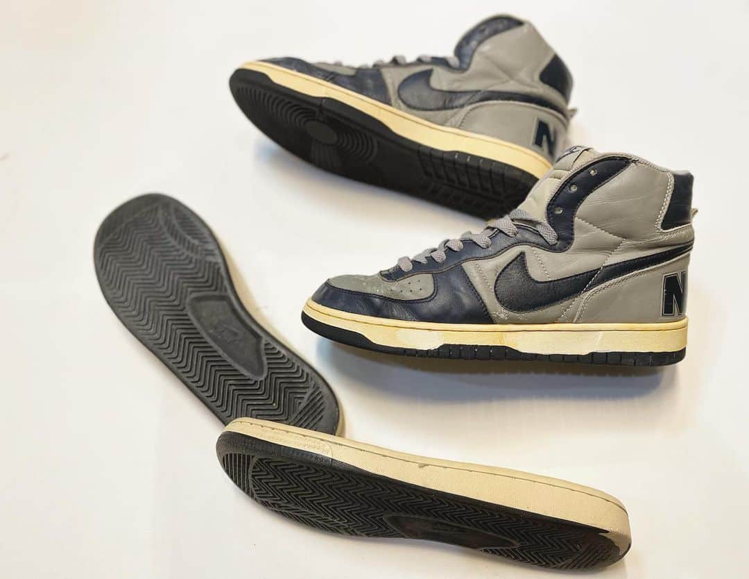 Sneaker At Randomのインスタグラム：「NIKE TERMINATOR HIGH  ダンクソールに似寄りのソールに交換し、ビンテージ加工しました。  ご依頼ありがとうございました。  Nikeのダンクなど、 ソールが劣化している方は是非ご検討ください！  #NIKE#ナイキ#ターミネーター#nike #niketerminator #terminator #dunk#dunksb #ダンク#スニーカー剥がれ#アンジェラスペイント#Angelus Paint#スニーカー好き#スニーカーアトランダム #スニーカー #スニーカー修理 #修理職人 #市川 #本八幡 #大阪 #心斎橋#sneakeratrandom #sneaker #shoestagram #repair」