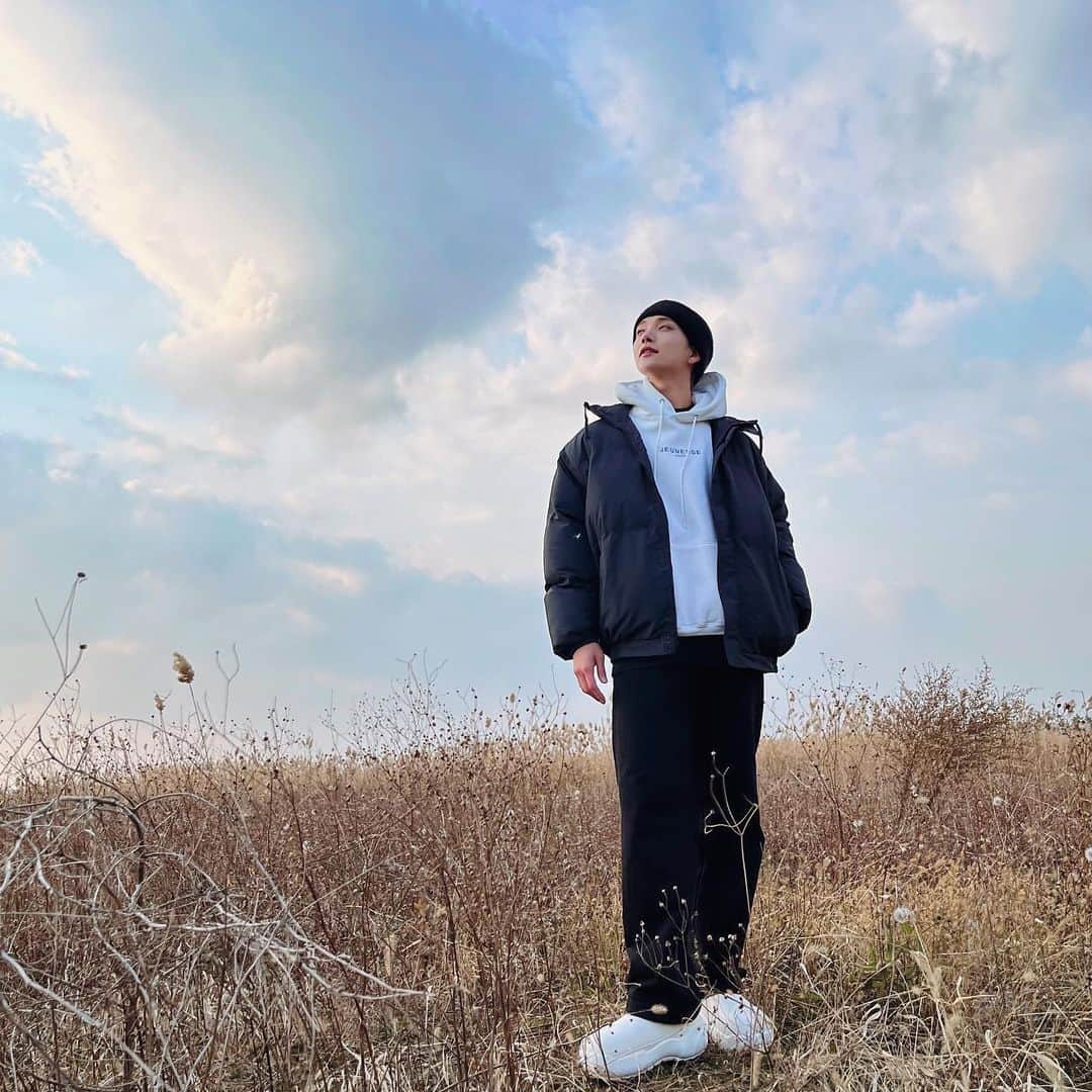 ジョシュアさんのインスタグラム写真 - (ジョシュアInstagram)「☁️ 🌅 ☁️」4月1日 20時57分 - joshu_acoustic