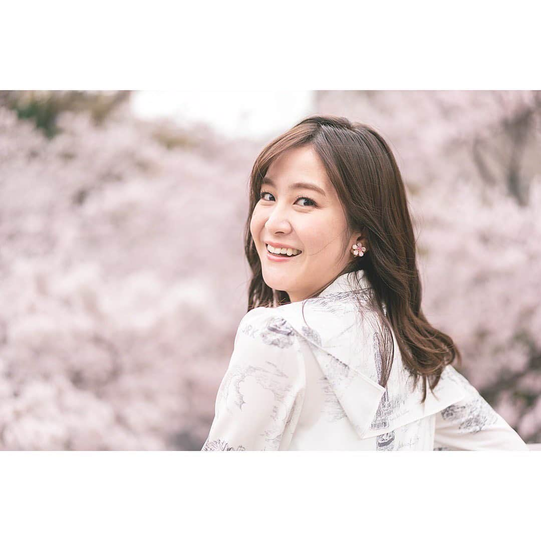 林美桜さんのインスタグラム写真 - (林美桜Instagram)「桜🌸 📷@kaku_photo  桜が一気に散り始めてちょっと寂しい気持ち…🥺 今年も桜にたくさん癒されました🧚‍♀️  #桜#sakura#満開#cherryblossom #벗꽃 #アナウンサー#아나운서#東京#六本木#tokyo#japan #東京カメラ部#カメラ#tokyocameraclub#春コーデ#ootd#fashion」4月1日 21時06分 - miou0hayashi