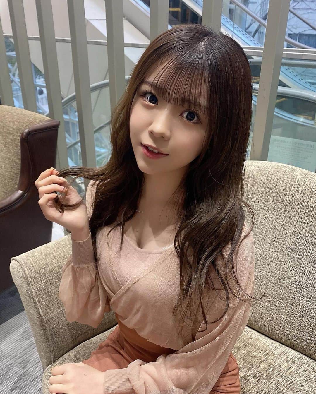 貞野遥香さんのインスタグラム写真 - (貞野遥香Instagram)「☆ フェミニン🌷 ⁡ ⁡ ⁡ 清楚感満載のコーデ‪‪𓂃 𓈒𓏸◌‬ お気に入り☺️🫰🏻 ⁡ みなさんは好きかなぁ、？？ ⁡ ⁡ ⁡ ⁡ ⁡ (コメント返しはお休みです、ごめんなさい😭) ⁡ ⁡ #ootd #fashion #ファッション #コーデ #お洋服 #GRL #ロングスカート #フェミニン #オンラインお話し会 #過去pic #巻き髪 #アイドル #idol #NMB48 #nmb48」4月1日 21時17分 - _haruka_sadano06