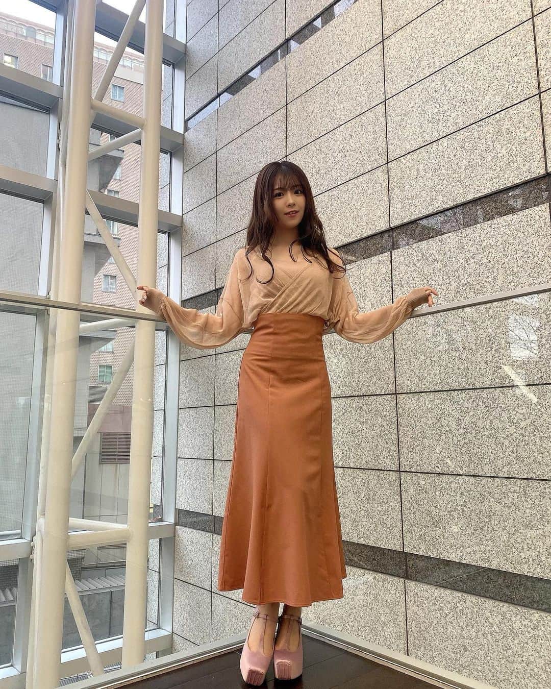 貞野遥香さんのインスタグラム写真 - (貞野遥香Instagram)「☆ フェミニン🌷 ⁡ ⁡ ⁡ 清楚感満載のコーデ‪‪𓂃 𓈒𓏸◌‬ お気に入り☺️🫰🏻 ⁡ みなさんは好きかなぁ、？？ ⁡ ⁡ ⁡ ⁡ ⁡ (コメント返しはお休みです、ごめんなさい😭) ⁡ ⁡ #ootd #fashion #ファッション #コーデ #お洋服 #GRL #ロングスカート #フェミニン #オンラインお話し会 #過去pic #巻き髪 #アイドル #idol #NMB48 #nmb48」4月1日 21時17分 - _haruka_sadano06