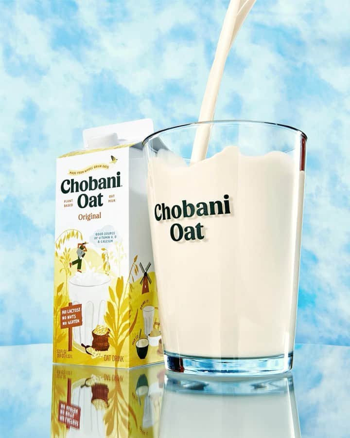 Chobaniのインスタグラム：「We heard you ❤️ oatmilk. A LOT. So we made the biggest oatmilk cups ever for our biggest oatmilk fans 🥛 Coming soon to a retailer near you.」
