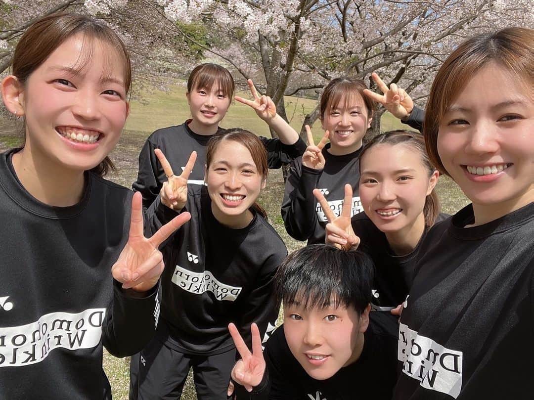 松山奈未のインスタグラム：「. . . 今日から社会人6年目🫣💐 早い早い、、 写真撮るのもひと苦労🙄」