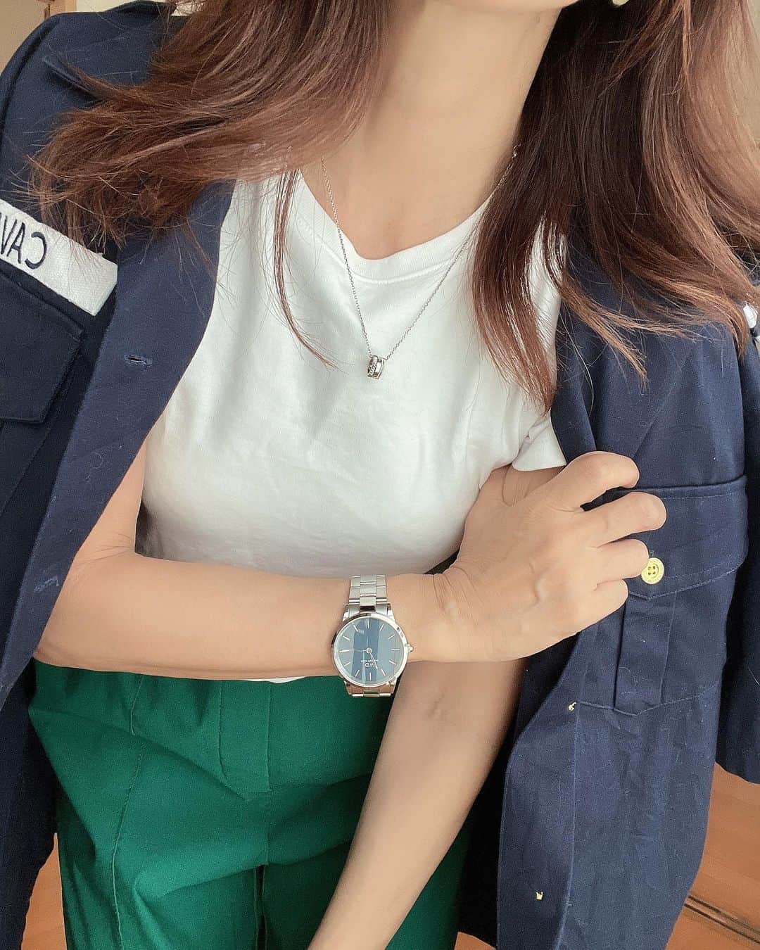 Naoko（なおこ）さんのインスタグラム写真 - (Naoko（なおこ）Instagram)「わたし時計が好き。 アクセサリーより 時計が好き。  女性が メンズサイズの 時計するのに 昔から憧れてました。  大人の女性が ビッグフェイス⌚️ 逆に 可愛いよ🙂  大切な人に  プレゼント🎁なら キャンペーン中に。  家族/友達/恋人 自分にとって大切な人に。  4/29~5/17 DWギフティングキャンペーン実施中!  🌸2点以上のお買い上げで10%OFF !  🌸特別ギフトラッピングも無料提供  🌸併用可能の15%OFFクーポン【igsmile】 @danielwellington #ダニエルウェリント #DWギフト   #筋トレ女子 #筋トレダイエット#Fitnesswear#フィットネス#Fitness#フィットネスウェア#筋トレ女子と繋がりたい #筋トレで減量 #くびれ#美ボディ #アラフィフ#なおこ語録#アラフィフコーデ#筋トレ日記 #筋トレ生活 #ボディメイク #50代の筋トレ #熊本 #アンチエイジング#kumamoto #Trainingmotivation #Bodybuilding#Muscletraining #fitnessmodel#training #workoutvideo」4月30日 17時51分 - smile_naohibi