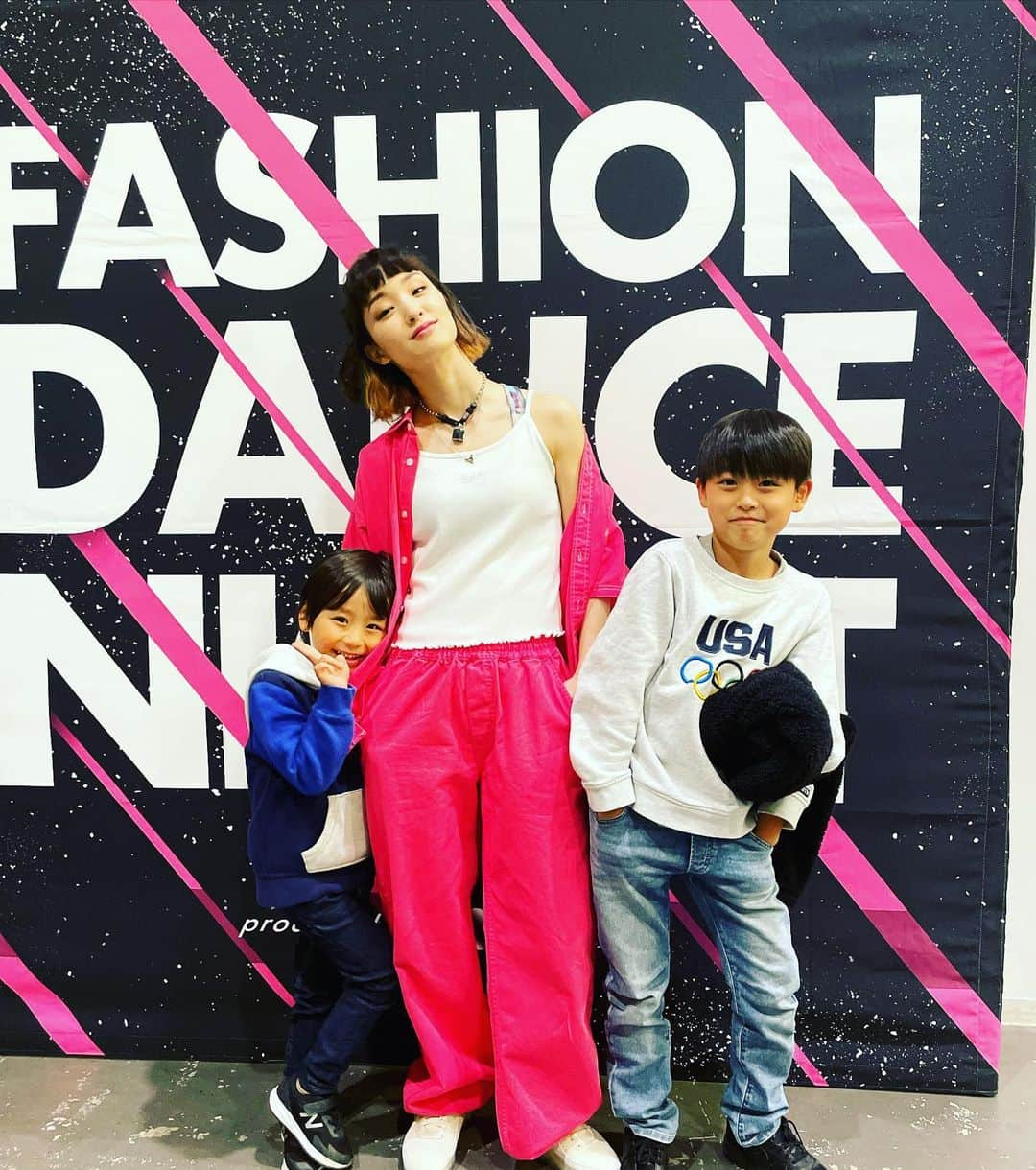 越智めぐみのインスタグラム：「FASHION DANCE NIGHT に　本日１９時より　剛力ちゃんが出場します。久々の　剛ちゃんのダンス楽しみ〜^_^ 剛力ちゃんのヘアメイクという ママのお仕事に、本日は　息子達も一緒について来て　贅沢にも　生でダンスを見れる事に　大興奮！！ お世話になります〜。  #剛力彩芽 #fashiondancenight  #ヘアメイク」