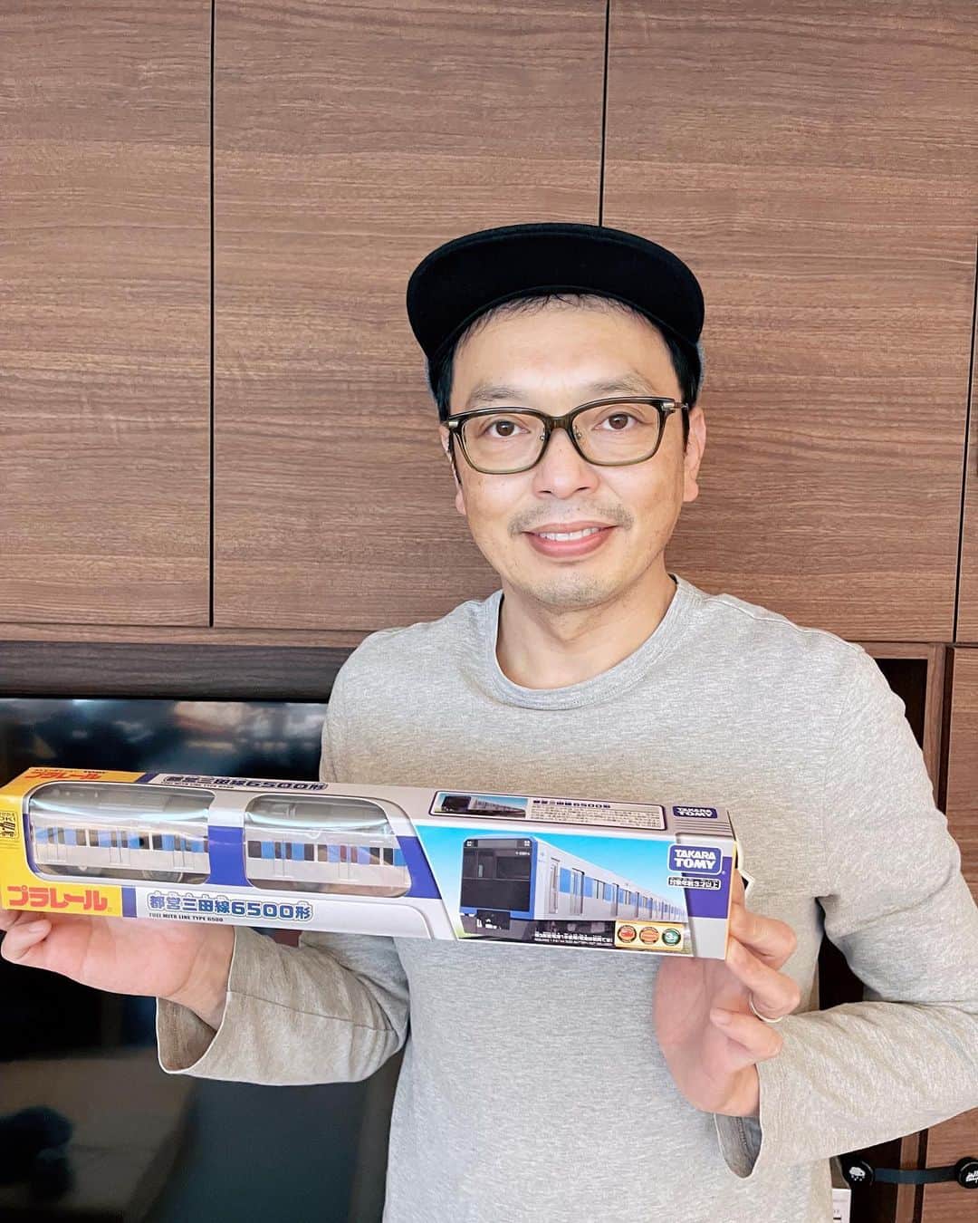 中川礼二のインスタグラム：「都営三田線5/14(土)デビューの6500型のプラレール🚅  #都営三田線 #6500型 #プラレール #電車 #鉄道博物館 #鉄道 #鉄道模型 #鉄道写真 #鉄オタ」
