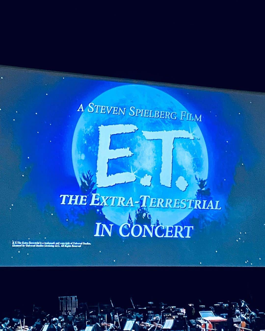 佐伯紅緒さんのインスタグラム写真 - (佐伯紅緒Instagram)「『E.T.』シネマコンサート@東京国際フォーラム。  演奏開始直前の、オーケストラの音合わせのあの瞬間が大好きです。  息をひそめて画面を見守り、怒涛の感動クライマックスが訪れる15分間をひたすら待つ。  Be good!  #ET #スティーブンスピルバーグ #シネマコンサート」4月30日 19時23分 - beniosaeki