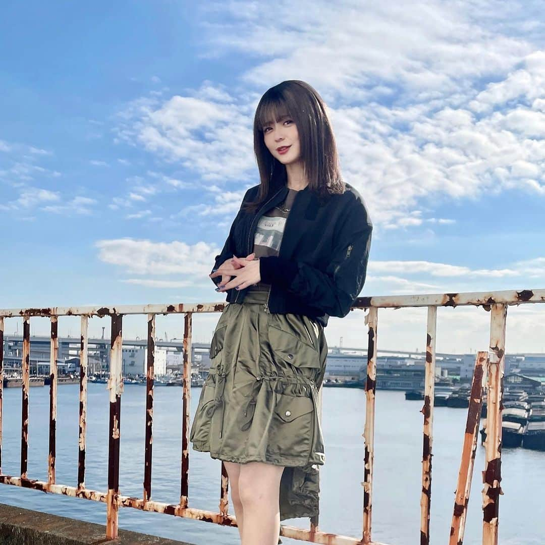 紡木吏佐のインスタグラム：「らいとあふぁいあ〜MV衣装👗👗👗 #バンドリ」