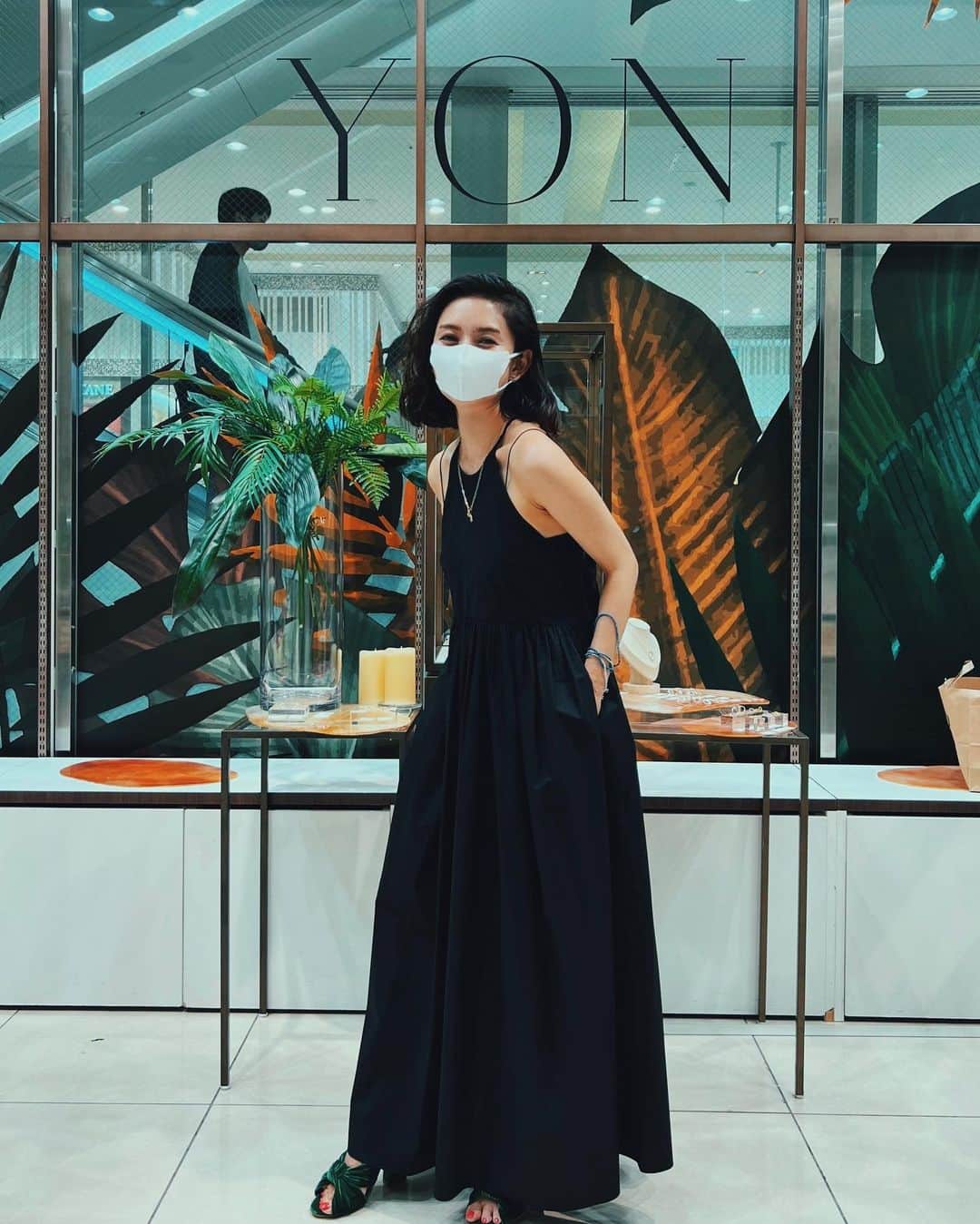 白澤貴子のインスタグラム：「YON popup shop in Nagoya🤍  コラボチャームの再販とリングのお目見えを記念して参加した @yon__jewelry の名古屋タカシマヤのポップアップショップ。  長年一緒に仕事をしている我らの組長 @cozcozrin がキュレーターを務めるコズミックワンダーランド内のイベントということもあり、施設全体が活気に溢れてました♪  短い時間しかいられなかったけど楽しかったな🤍  またもや一部即完してしまい慌てましたが、サンプルを試して予約注文していただくことはまだできますのでお近くにお住まいの方は是非🤍  ポップアップショップは5/3までです！  #ワタクシとしたことがみんなと写真を撮り忘れ #お客さまから提供していただきました🙏」