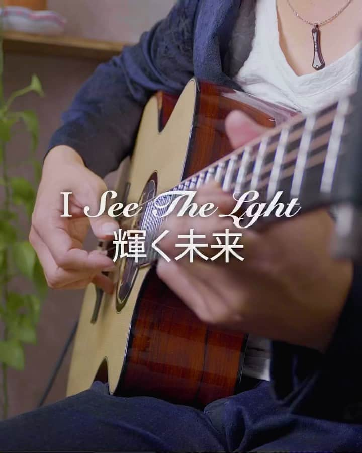 松井祐貴のインスタグラム：「Tangled “I See The Light” / Yuki Matsui 💿Spotify,Apple Music,YouTube  …..  #yukimatsui #松井祐貴 #fingerstyle #fingerstyleguitar #fingerpicking #acoustic #acousticguitar #pickariff @pickariff #guitarsdaily @guitarsdaily #guitarstagram @guitarstagram #solosection #guitarsarebetter @guitarsarebetter #talentedmusicians #riffwars  @riffwars #riffwarsacoustic #pickupmusic #acousticartists #musicians #guitarplayer #instaguitar #Daddario #DaddarioStrings #tangled #iseethelight #ラプンツェル #輝く未来 #ディズニー #disney」