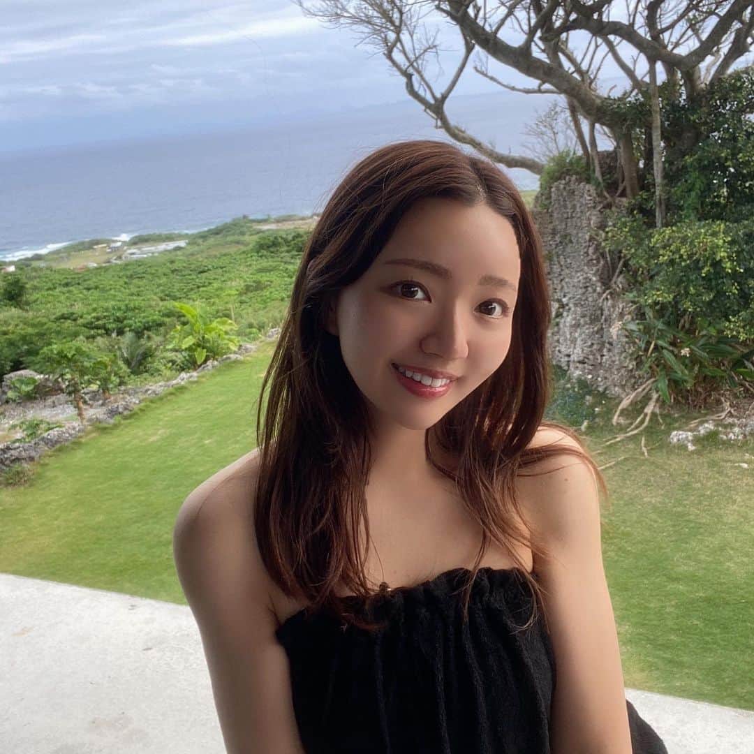 木下マリアのインスタグラム：「.  沖縄の古宇利島にずっと気になってたヴィラがあってやっと泊まりに来れた🌺✨  @hanalee_villa_kouri   限定3部屋のみでプライベートプールもついてて最高過ぎ👏✨ おもてなしも素敵でまた泊まりに来たい🤍  沖縄の本島以外も泊まりたいって思ってる人におすすめ🍋  .  DMたくさん頂いてるのですが…  実はヒカルさんと朝倉未来さんの新番組nontitleに出演させて頂いてます💕  #nontitle  YouTubeで毎週木曜日19時〜全12話配信されます💚🤍  U-NEXTでも5月中旬に配信予定です！  引き続き見て頂けると嬉しいです☺️🔥  .  #古宇利島 #沖縄離島  #nontitle #ヒカル #朝倉未来」
