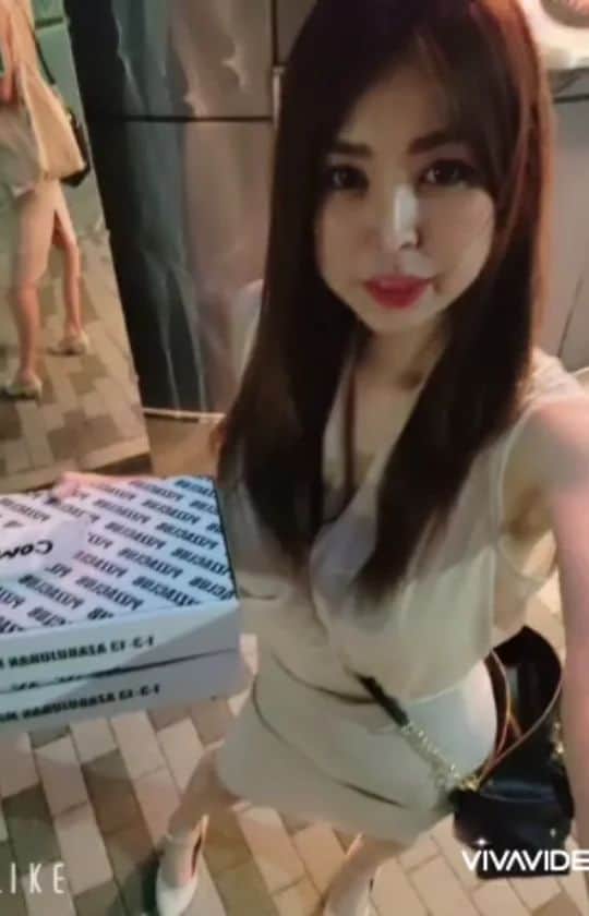 今藤霧子のインスタグラム：「Me me me💕and foods I had  these days😊 最近ずっとジャンクな気持ちで頼んでちょっとだけ食べてお腹いっぱいって感じです🙋 #kirikoimafuji #capsuleagency_official」