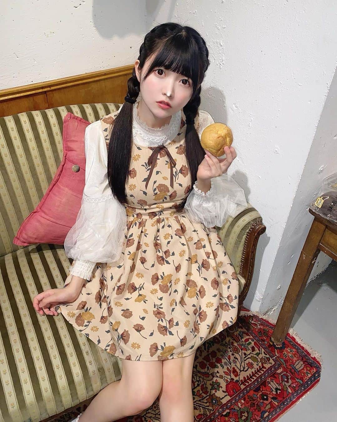 のインスタグラム：「4月ありがとうございました🌸 5月もよろしくね〜✨ ・ ・ ・  #earthmusicandecology #ワンピース  #真っ白なキャンバス  #白キャン  #小野寺梓」