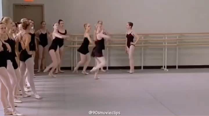 アマンダ・シュルのインスタグラム：「“I swear I’m better than that…”  Happy #internationaldanceday #centerstage  #onceuponatime」
