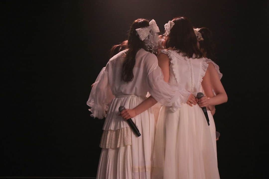 日下部愛菜のインスタグラム：「メンバーのみんな忙しい中いっぱいレッスンしてたくさん覚えてくれてありがとう😭ダンスの先生もたくさん構成とか一緒に考えてくださいました😭スタッフさんもいっぱい相談乗ってくださって😭みなさんに感謝の気持ちでいっぱいです😭」