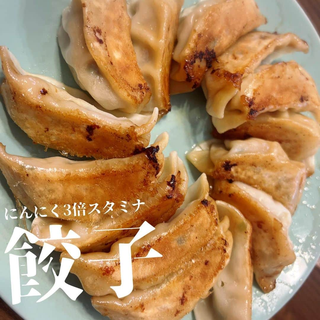 七瀬さくらさんのインスタグラム写真 - (七瀬さくらInstagram)「本日は、みんなで餃子を食べました😋 餃子パーティーをファンのみんなと開催しました！ 玉響桃乃の手作り餃子と、私の持ち込んだにんにく3倍スタミナ餃子（冷凍）🥟  めちゃくちゃ美味しかったー！ にんにくの強さが強すぎなくて丁度いいのに、香りはしっかりにんにく。 良い加減で食欲のわく餃子でした❣️ 冷凍餃子ってクォリティ高すぎる。。。 おうちで簡単に直ぐに焼いて食べられる冷凍餃子、おすすめです✨  PR @ebisuwagan #居酒屋餃子 #にんにく餃子 #冷凍餃子 #ビールのおつまみ #恵比寿和顔 #宅のみ #餃子パーティー #餃子とビール」4月30日 23時31分 - 739ra