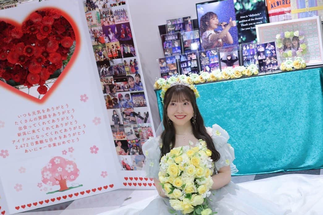 日下部愛菜さんのインスタグラム写真 - (日下部愛菜Instagram)「愛の詰まったディスプレイと花冠と花束も本当に本当にありがとう。💐」5月1日 0時15分 - aina_kusakabe
