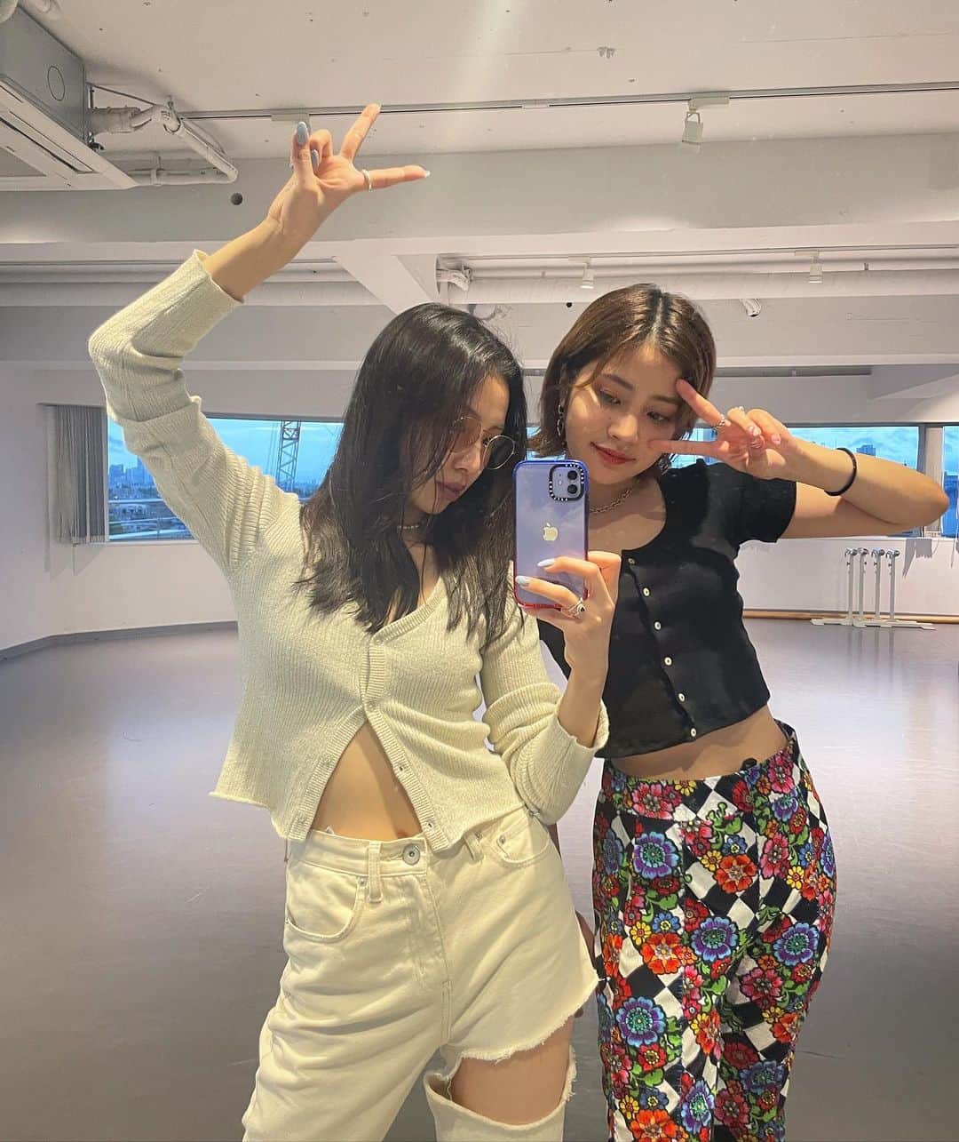 honoka のインスタグラム：「待ちに待ったツアーまで あと３日🥹❤️ 2年ぶりのツアーやから 楽しみすぎてどうしよう状態🤯🔥  会えなかった時間 しっかり取り戻したいし✊💦  会いにきてくれるみなさんに 最高の時間をプレゼントできるように ぶちかましますーーーーーーっ🎤❤️‍🔥  わくわくどきどき、、、」