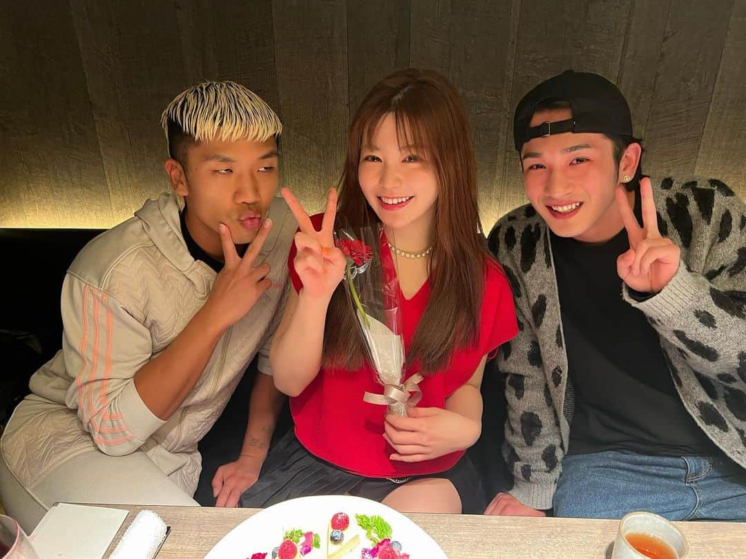 一城あやののインスタグラム：「#海ドラ部 の打ち上げで、早めのバースデーお祝いしてもらった🥰❣️めっちゃ幸せだ〜本当にありがとう(๑˃̵ᴗ˂̵)❤︎❤︎ 私の本Birthdayわかる人は古参やね(๑･̑◡･̑๑) . . . . . . . . . . . . . . #うしごろ #うしごろs #ushigoro  #ushigoros  #birthdaygirl #birthdaysurprise  #birthdaypresent #birthdaydinner  #誕生日サプライズ #誕生日プレート  #誕生日ご飯 #大切な友達  #青春フォトグラフ #青春フォト  #unitedarrows #ユナイテッドアローズ」