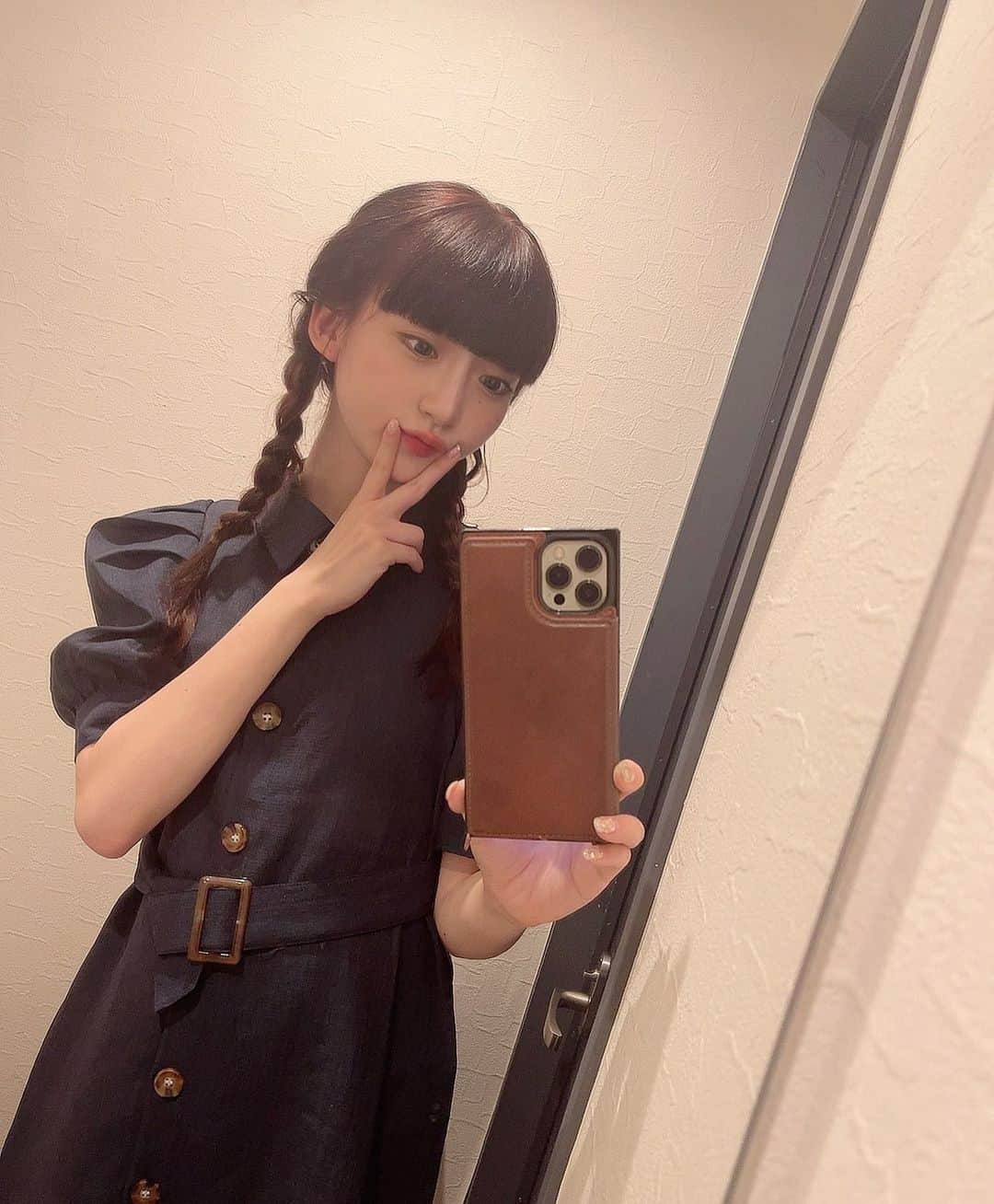のインスタグラム：「👧🏻✌🏻 ̖́-」