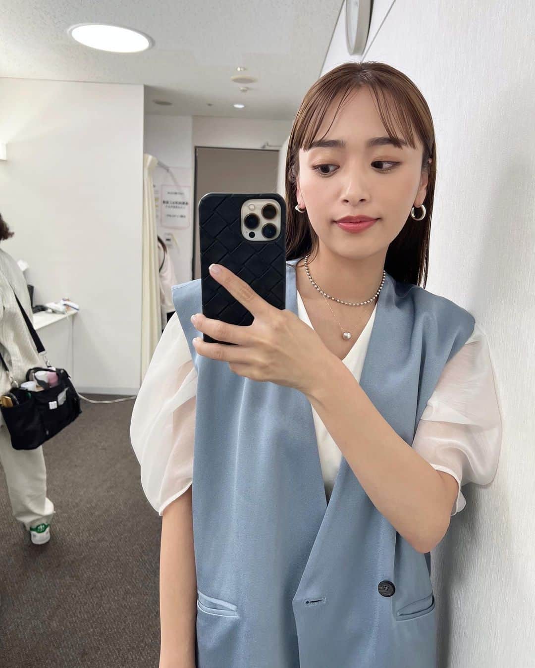 近藤千尋さんのインスタグラム写真 - (近藤千尋Instagram)「最近水色に目がいくなぁ🤍🧏🏻‍♀️ ハマるとその色ばかり収録で 着ちゃうよね😂笑  明日夜、テレ朝『2分59秒』でます📺 みてねー🫶🏻  セットアップ @miesrohe_  インナー @snidel_official  アクセサリー @e.m.portrait  シューズ @charleskeith_jp  ものもらい、めばちこ みんなはどっち？笑 左目にの涙袋にできちゃって 必死に目薬さしてますが治らず😭 明日は少し良くなりますように👁 みんなも気をつけてね😢💕  #この写真の時はまだ平気だなぁ」4月26日 21時45分 - chipichan.1215