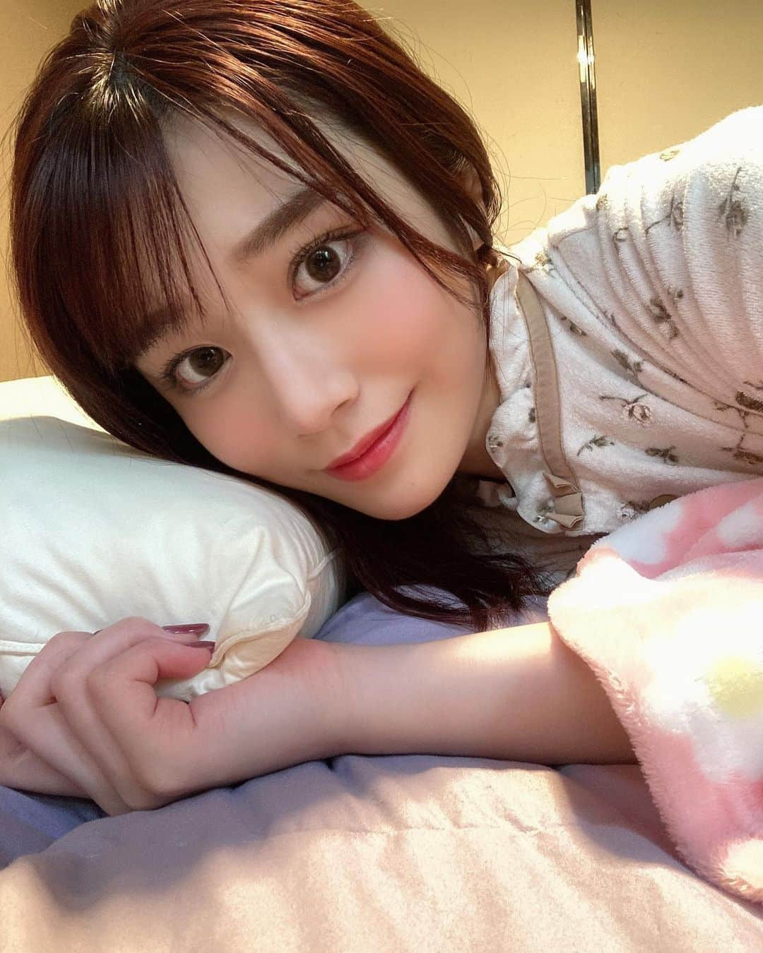 河北彩花さんのインスタグラム写真 - (河北彩花Instagram)「⁡ ⁡ Twitterにもあげたけど こっちにも投稿させてね💐💭 ⁡ ⁡ 今日のメイクさん2回目だったんだけど とっても優しくて沢山お話ししてくれた♡゛ ⁡ ⁡ 不意にさいちゃんのこと大好きなんだよね！ って言ってくれて驚いたけど なんかすっっっごく嬉しかったな😳💓 ⁡ ⁡ またお仕事ご一緒出来ますように‥❤︎   #グラビア  #グラビア撮影」4月26日 21時57分 - saika_kawakita__official