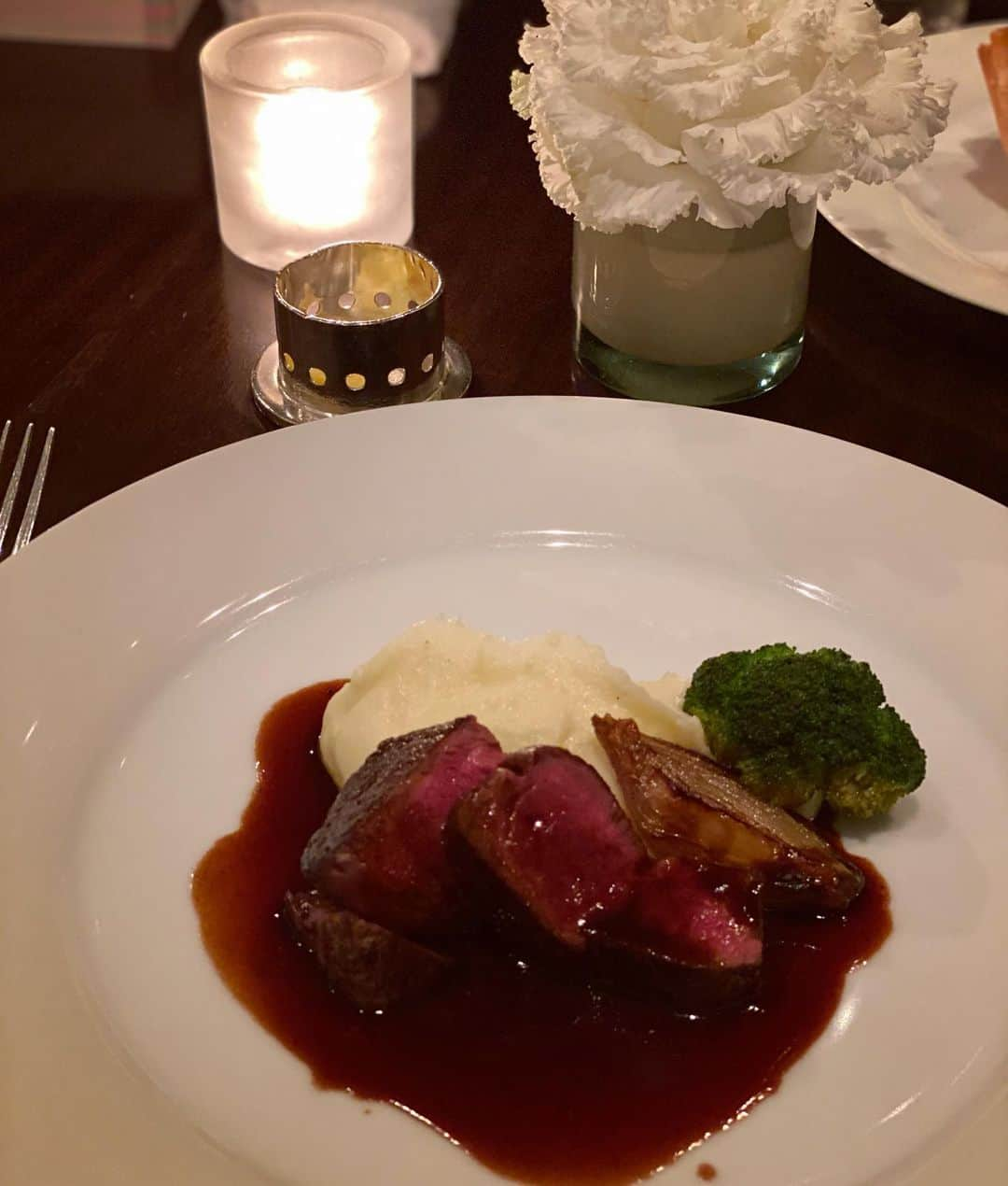 小川ひとみさんのインスタグラム写真 - (小川ひとみInstagram)「今日は大好きなFamilyと Dinnerへ🍴🤍 2ヶ月ぶりに会えた幼馴染と Hugする姿が可愛らしかった❤️ #dinner #love」4月26日 22時06分 - hitomy220