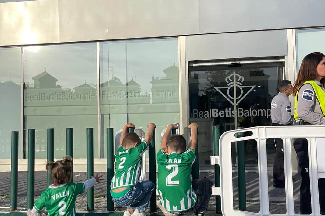 マルティン・モントヤさんのインスタグラム写真 (マルティン・モントヤInstagram)「CAMPEONES!! MUCHO BETIS💚