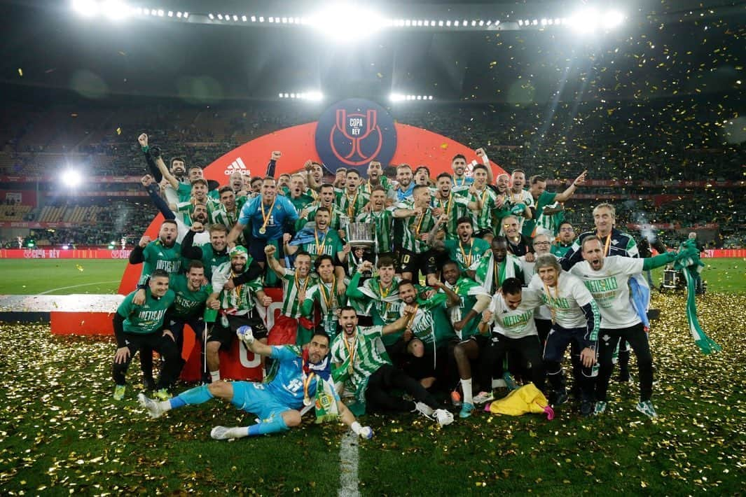 マルティン・モントヤのインスタグラム：「CAMPEONES!! MUCHO BETIS💚🤍🏆」