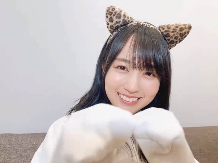 賀喜遥香のインスタグラム：「投稿遅くなりました、、   #にゃっきーさん に癒されてみてはいかがでしょう？？  #賀喜遥香1st写真集まっさら  #にゃっきーさん  #賀喜遥香  #賀喜遥香1st写真集」