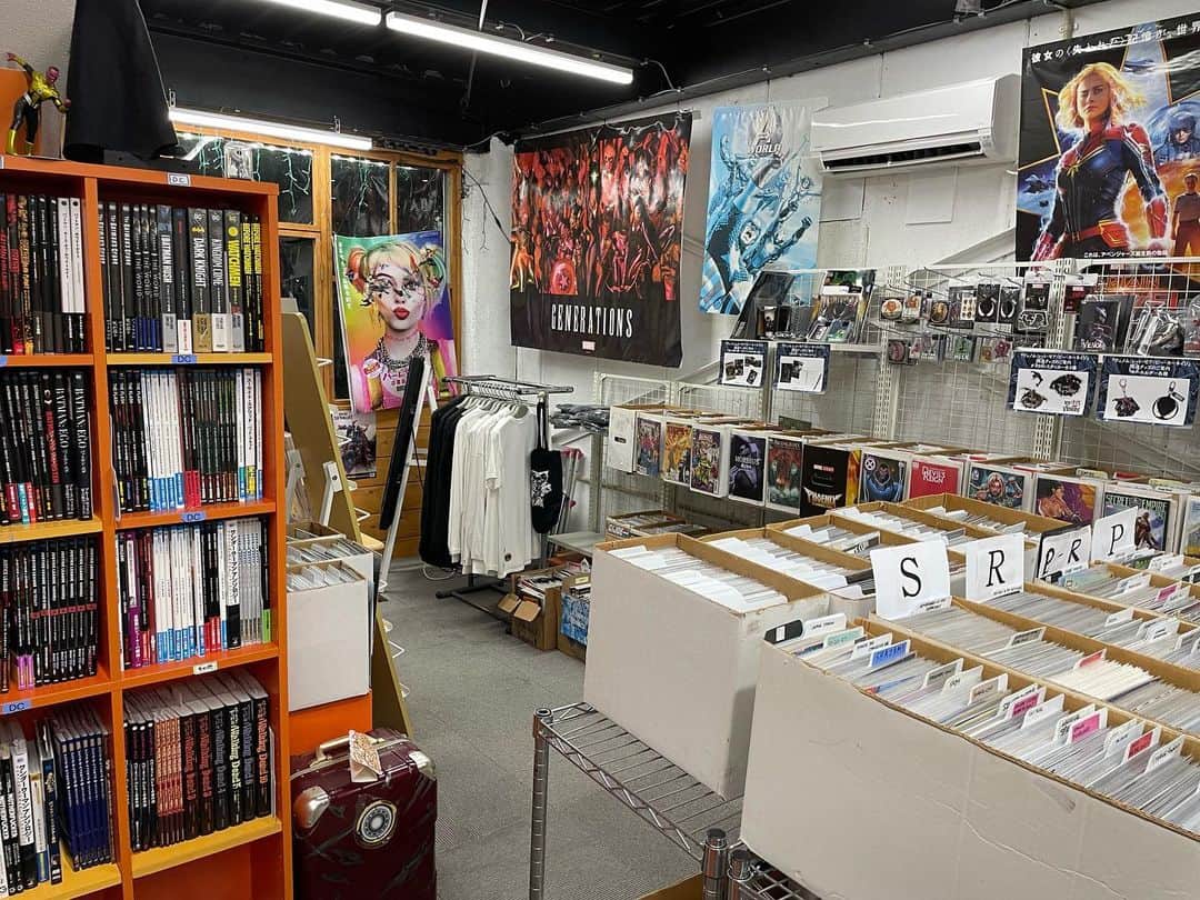 ジューン・ラブジョイさんのインスタグラム写真 - (ジューン・ラブジョイInstagram)「Went to a comic book store in Akihabara recently called Blister🧡Picked up Batman Ego and War of Jokes and Riddles! 今日ずっと行きたかったアキバにあるアメコミのお店で買い物しました✨最近バットマンハマりすぎて楽しい😭💕@blister_comics #アメコミ #アメコミ好きな人と繋がりたい #batman #comicbooks」4月26日 23時09分 - junelovejoyy