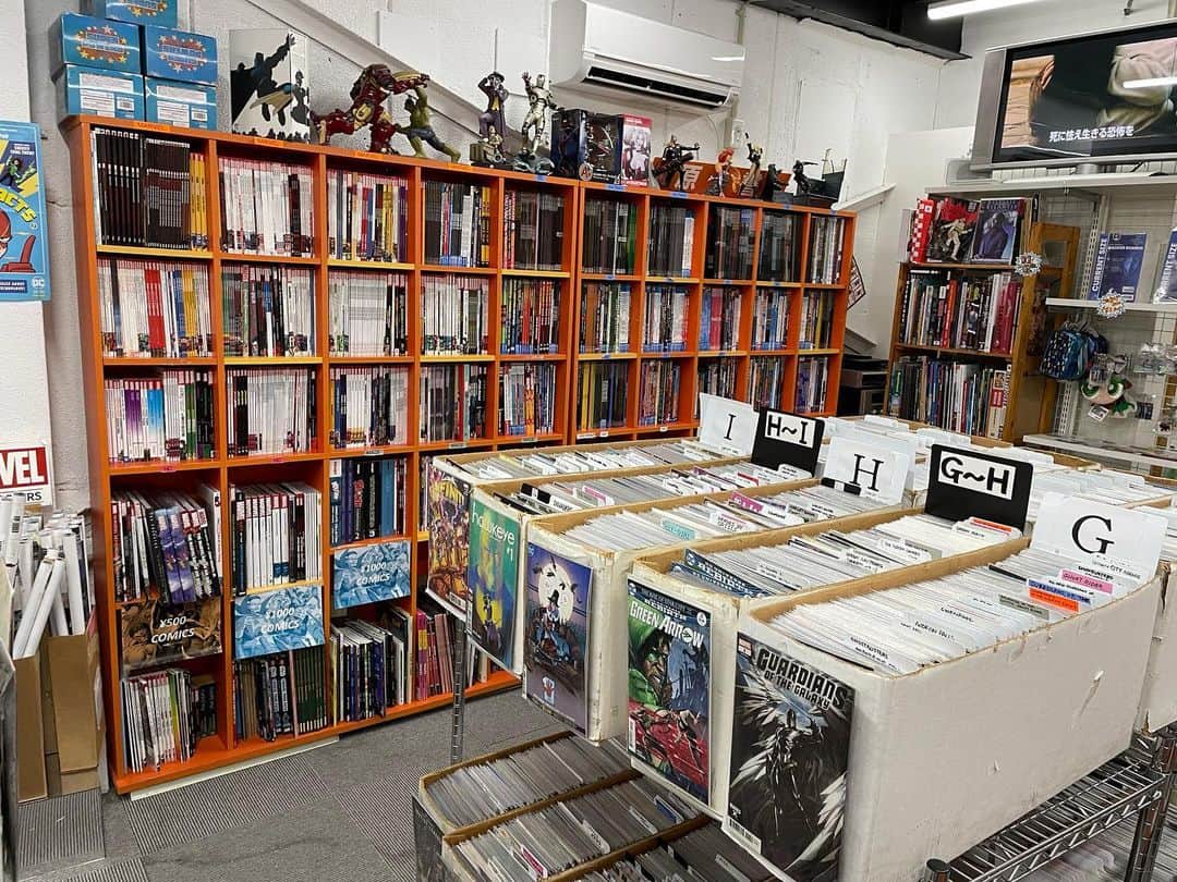 ジューン・ラブジョイさんのインスタグラム写真 - (ジューン・ラブジョイInstagram)「Went to a comic book store in Akihabara recently called Blister🧡Picked up Batman Ego and War of Jokes and Riddles! 今日ずっと行きたかったアキバにあるアメコミのお店で買い物しました✨最近バットマンハマりすぎて楽しい😭💕@blister_comics #アメコミ #アメコミ好きな人と繋がりたい #batman #comicbooks」4月26日 23時09分 - junelovejoyy