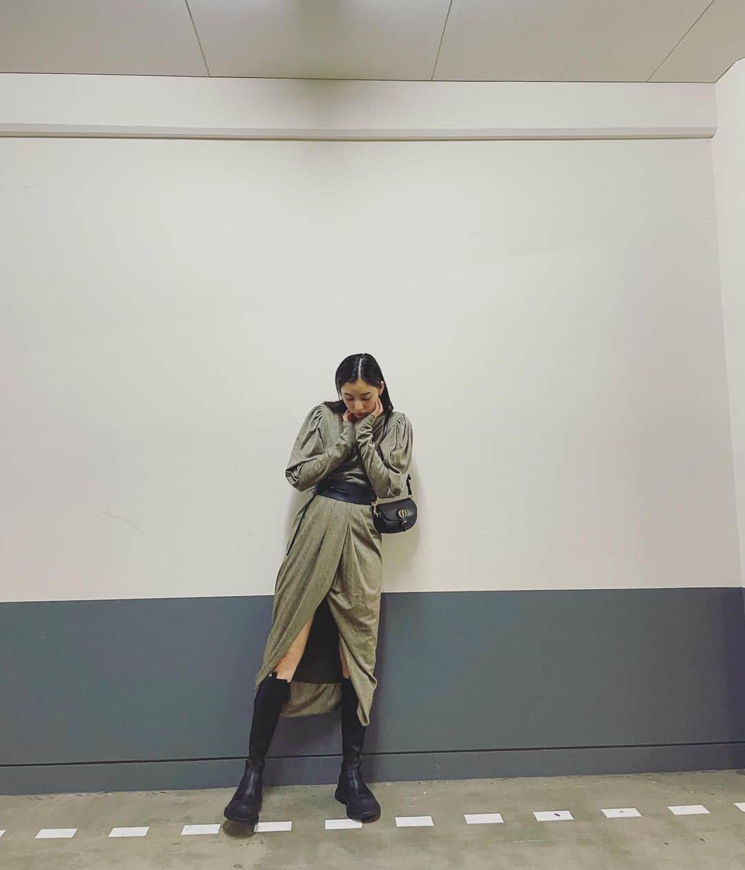 新木優子さんのインスタグラム写真 - (新木優子Instagram)「打ち合わせの日の私服♡  jacket : @amerivintage  setup : @isabelmarant  boots : @alexandermcqueen  bag : @dior」4月26日 23時16分 - yuuuuukko_