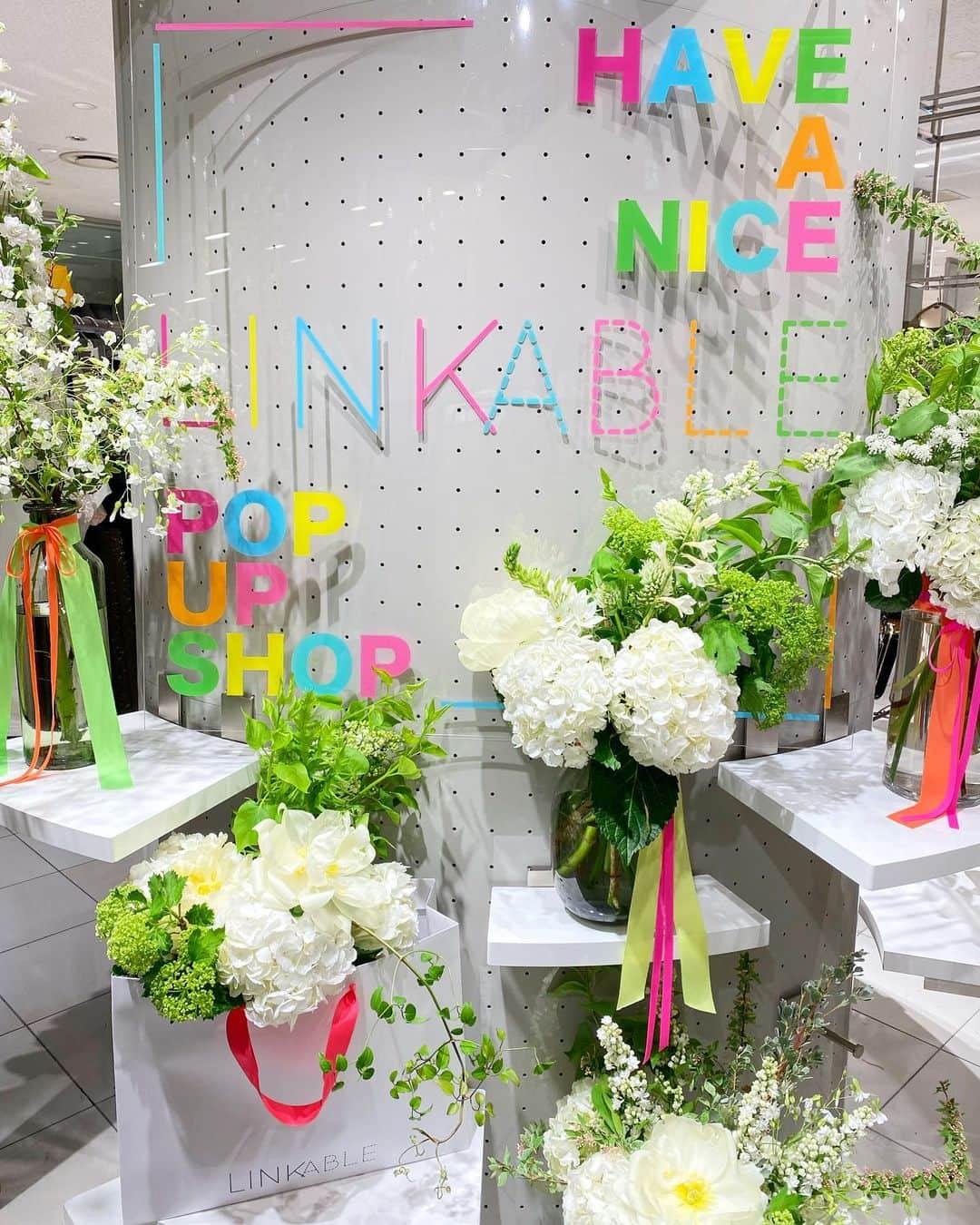 Mai Wakimizuのインスタグラム：「ついに♡明日27日(水)からの1週間、LINKABLE 伊勢丹新宿店popup shopがスタートします！LINKABLEらしいポジティブでカラフルなラインナップでお届けします♡関東の方、関東にご旅行に来られる方、沢山のお客様にお会い出来ることを楽しみにしています♡明日10:00openです＼(^o^)／ 設営も無事終わり、後は明日を迎えるだけ♡ドキドキきゃー！おやすみなさい♡ ------------------------------ 【popup shopのご案内】 日時:2022年4月27日(水)〜5月3日(火) 場所:伊勢丹新宿店 本館1階 婦人雑貨／イセタンリーフ  ------------------------------ #linkable#伊勢丹新宿店#東京」