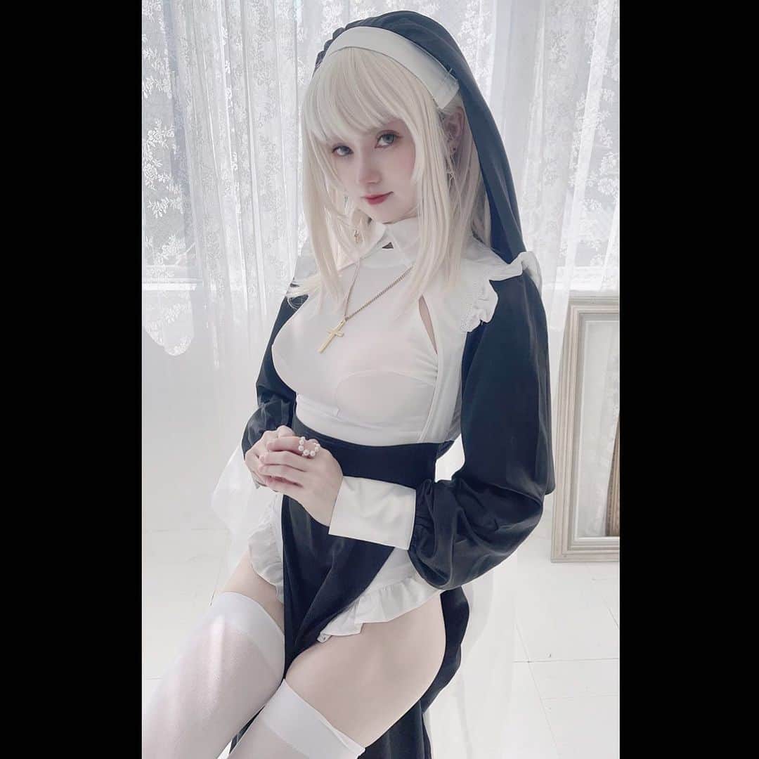 赤木クロのインスタグラム：「スリットシスター✝️  #anime #animegirl #animejapan #animeworld #japan #japanesegirl #日本 #サブカル #漫画 #comic #cos #cosplay #cosplayer #cosplaygirl #cosplayers #コスプレ #コスプレイヤー  #gravure  #lingerie  #일본여자 #코스프레 #그라비아 #角色扮演 　#덕후 #คอสเพลย์ #cosplayphotography #cosplayphoto #cosplaymakeup #sister #sistercosplay」