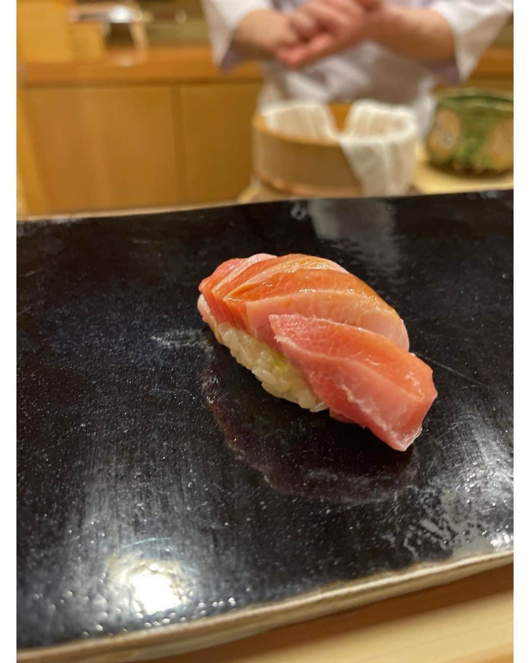 佐々木希さんのインスタグラム写真 - (佐々木希Instagram)「杉田さんのお寿司をようやく食べに行く事が出来て本当に幸せ。 どれもとても美味しくて、目を瞑りながら味わいました🥺 杉田さんに久々にお会いして優しい眼差しに胸がグッとなったり、奥様のお味噌汁にもホッとし、幸福な時間になりました。 感謝です！ また食べに行きます✨  #日本橋蛎殻町すぎた」4月27日 13時57分 - nozomisasaki_official