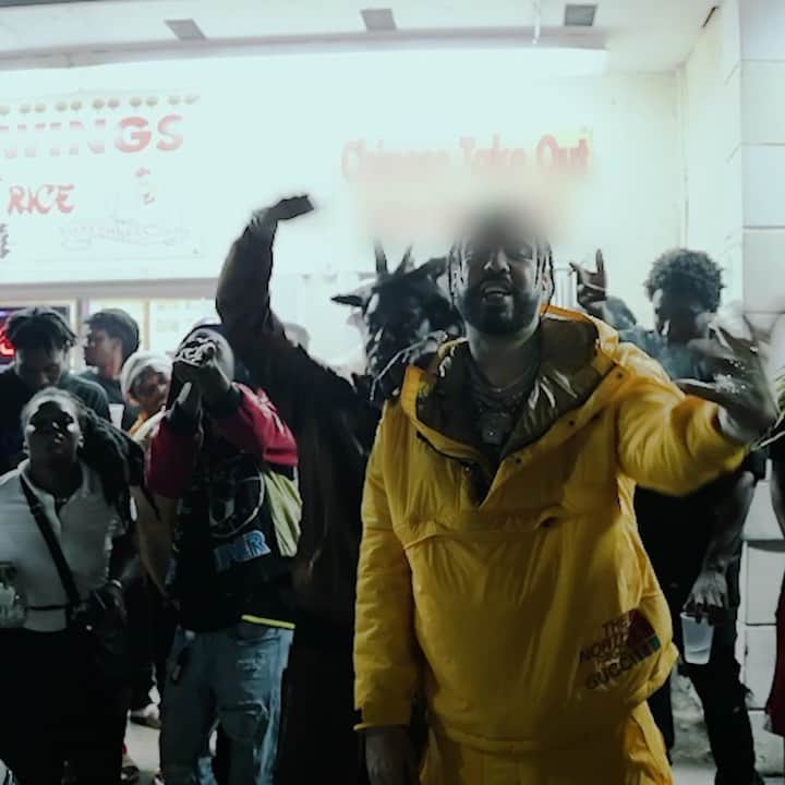 フレンチ・モンタナのインスタグラム：「MOPSTICK 🥢 🥢🥢 VIDEO OUT NOW 🌊 @kodakblack 🌊🌊🌊 🌊🌊🌊🥢link in bio」