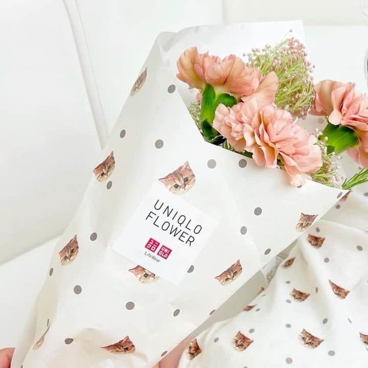 ポール&ジョーのインスタグラム：「SAVE THE DATE 🌸  Nous vous invitons à venir découvrir la nouvelle collection Uniqlo x Paul & Joe lors d’un événement exclusif au cœur du flagship Uniqlo Rue de Rivoli demain à partir de 10h. Pour chaque achat vous sera offert un bouquet de fleurs enrobé d’un papier à l’imprimé iconique de la maison : Nounette, notre chat international.   From tomorrow the Paul & Joe x Uniqlo collection will be out in Europe, US and UK.   #paulandjoe #uniqloxpaulandjoe」