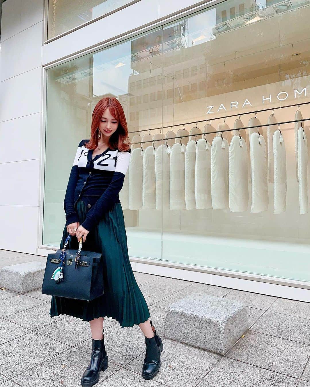 のインスタグラム：「ある日のootd🙆‍♀️ バーキン30外縫いは私には少し大きい👜😳 でもカッチリしてて可愛いよね……🖤🐺 ． ． ． #ootd #n21 #numeroventuno #ヌメロヴェントゥーノ #hermes #birkin30 #バーキン30 #gucci  #プレママ #新米ママ #女の子ママ #令和4年ベビー #プレママさんと繋がりたい #マタニティ #初マタ #マタニティ記録  #安産祈願 #妊活 #不妊治療 #マタニティコーデ  #妊婦 #妊娠報告 #マタニティライフ #初マタライフ #妊娠記録 #妊婦記録 #妊娠後期 #マタニティフォト #マタニティウェア #妊娠8ヶ月」