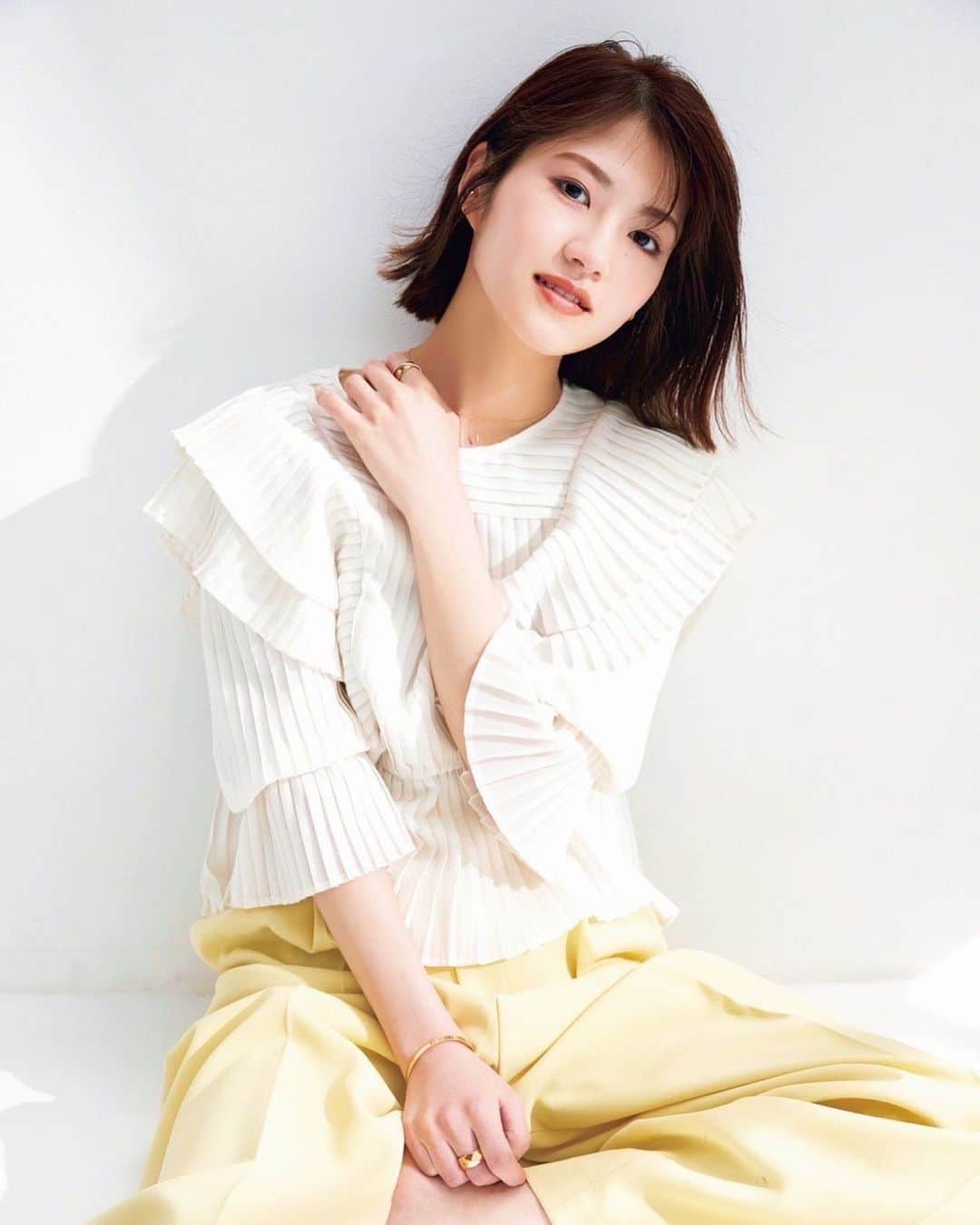 若月佑美さんのインスタグラム写真 - (若月佑美Instagram)「. #oggi 6月号発売！！ 春から着々と夏に向かっている今から UVケアをしっかりしたい☺︎！ 是非、今月のoggiご覧ください✨ . #美容専属モデル  #コスメ愛  #若月佑美」4月27日 15時09分 - yumi_wakatsuki_official