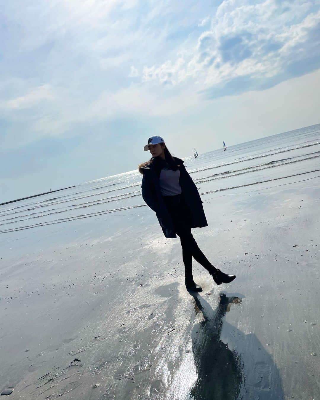 のインスタグラム：「🐳  まだ少し寒かった時のお散歩  #moemikatayama」