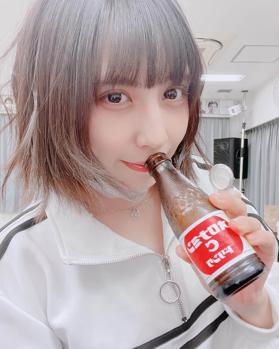 松藤瑛瑠さんのインスタグラム写真 - (松藤瑛瑠Instagram)「『My favorite drink🥤』 ⁡ *☼*―――――*☼*―――――*☼*―――――*☼* ⁡ ⁡ ⁡ 毎日絶対飲むのはこれです🌼 ⁡ 元気ハツラツということで 元気チャージしてます︎︎ ⠉̮⃝︎︎* ⁡ みなさんの好きな飲み物教えて🥰💭 ⁡ ⁡ ⁡ *☼*―――――*☼*―――――*☼*―――――*☼* ⁡ ⁡ ⁡ #fashion #fashionista #fashionblogger #code  #outfit #outfitoftheday  #ootd #drink #favorite  #cute #cool #instagood  #instagram  #likeforlikes  #follow #love #diet #grl  #instafashion #selfie  ⁡ #ファッション #コーデ  #自撮り #いいね返し  #フォロー #ダイエット  ⁡ #좋아요 #팔로우 #셀카  #얼스타그램」4月27日 17時22分 - erumiruku