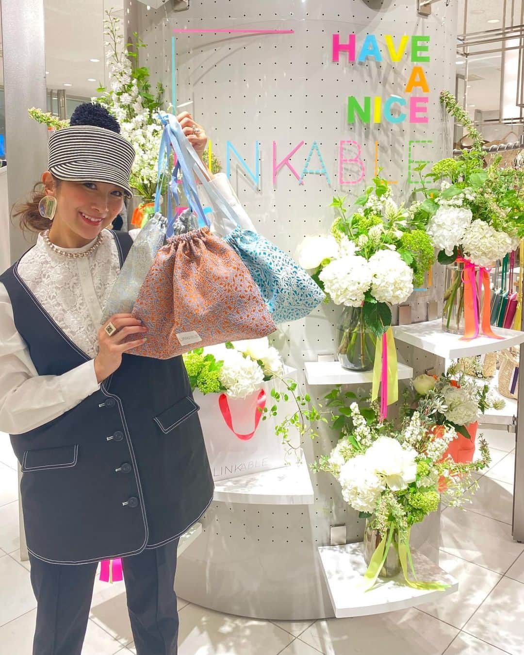Mai Wakimizuのインスタグラム：「popup shop1日目始まりました＼(^o^)／朝から沢山の方にご来店頂き本当に有難うございます！東京のお客様ただいまー！笑 今日はレースブラウスにジレを羽織ってポンポンキャスケットをON!!ボトムは妊婦さんにも味方のイージーパンツ♡皆さんお腹ヨシヨシして下さり赤ちゃんも喜んでます♡可愛いノベルティもまだまだご用意しておりますので是非ゲットして下さいね♡ ------------------------------ 【popup shopのご案内】 日時:2022年4月27日(水)〜5月3日(火) 場所:伊勢丹新宿店 本館1階 婦人雑貨／イセタンリーフ  ------------------------------ #linkable#伊勢丹新宿店」