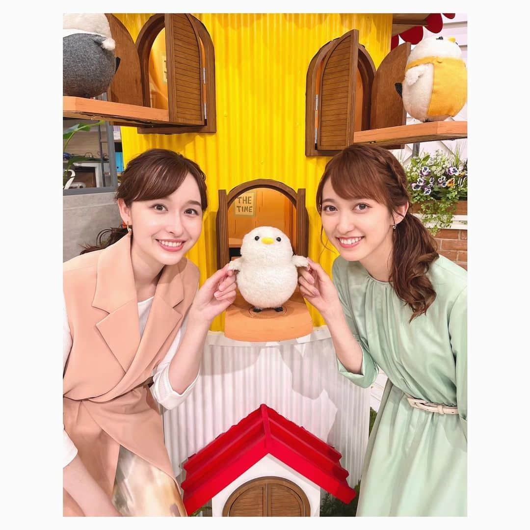 宇賀神メグさんのインスタグラム写真 - (宇賀神メグInstagram)「🐥  . .  OA終わりに舞音ちゃんと。☺️ シマエナガちゃんと"お疲れ様"の握手です。  それにしても 今日は蒸し暑かったですね。💦 この時期は寒暖差があるので 体調を崩さないようにお気をつけください。😊  . .  #thetime_tbs #シマエナガちゃん #マイネェ #メグゥ」4月27日 18時31分 - ugajin_megu