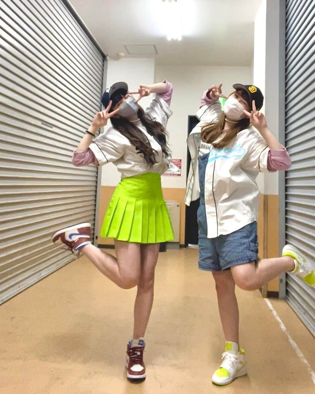 Girls²さんのインスタグラム写真 - (Girls²Instagram)「♡♡♡  こんにちは！ゆずです🍋 ⁡ 『Girls² ファンミーティング by GL² family 』in札幌ファイナル✨ お越しいただいた皆様！！ 本当にありがとうございましたー！！！🙇‍♀️ ⁡ そんなファイナルは… 実は都愛がコーディネートしてくれましたぁぁああああ！！！！🥹👏👏 ⁡ 前日にお願いしてしまったのにこのクオリティ！！😭(まじごめん…) 野球少年(？)みたいな感じでリンクコーデにしてくれたみたいです！笑 ⁡ ここまでスポーティ女子になったのは初めてだったので、めっちゃ新鮮でずーっとルンルンでした！！🥰 ⁡ そしてしっかりヲタ活した😚 皆がよく撮ってるから私も撮りたくなったって話✌️ ⁡ 最後に！！ 『EXILE 20th ANNIVERSARY EXILE LIVE TOUR 2021 "RED PHOENIX"』 大阪公演にて、｢DREAM SPARK｣として出演させて頂きました！！🔥 ⁡ とても勉強になる事ばかりで、自分達もいつも以上に気合いを入れてパフォーマンスしました！ 沢山の方に私たちの思いが届いていますように🙏 ⁡ それでは今日はこの辺で！ばいば〜い👋 ⁡ #Girls2 #ガールズガールズ #CmonNeoZipang #JugaJugaJungle #ファンミーティング #小田柚葉 #隅谷百花 #鶴屋美咲 #小川桜花 #増田來亜 #菱田未渚美  #山口綺羅 #原田都愛 #石井蘭」4月27日 19時20分 - girls2_official