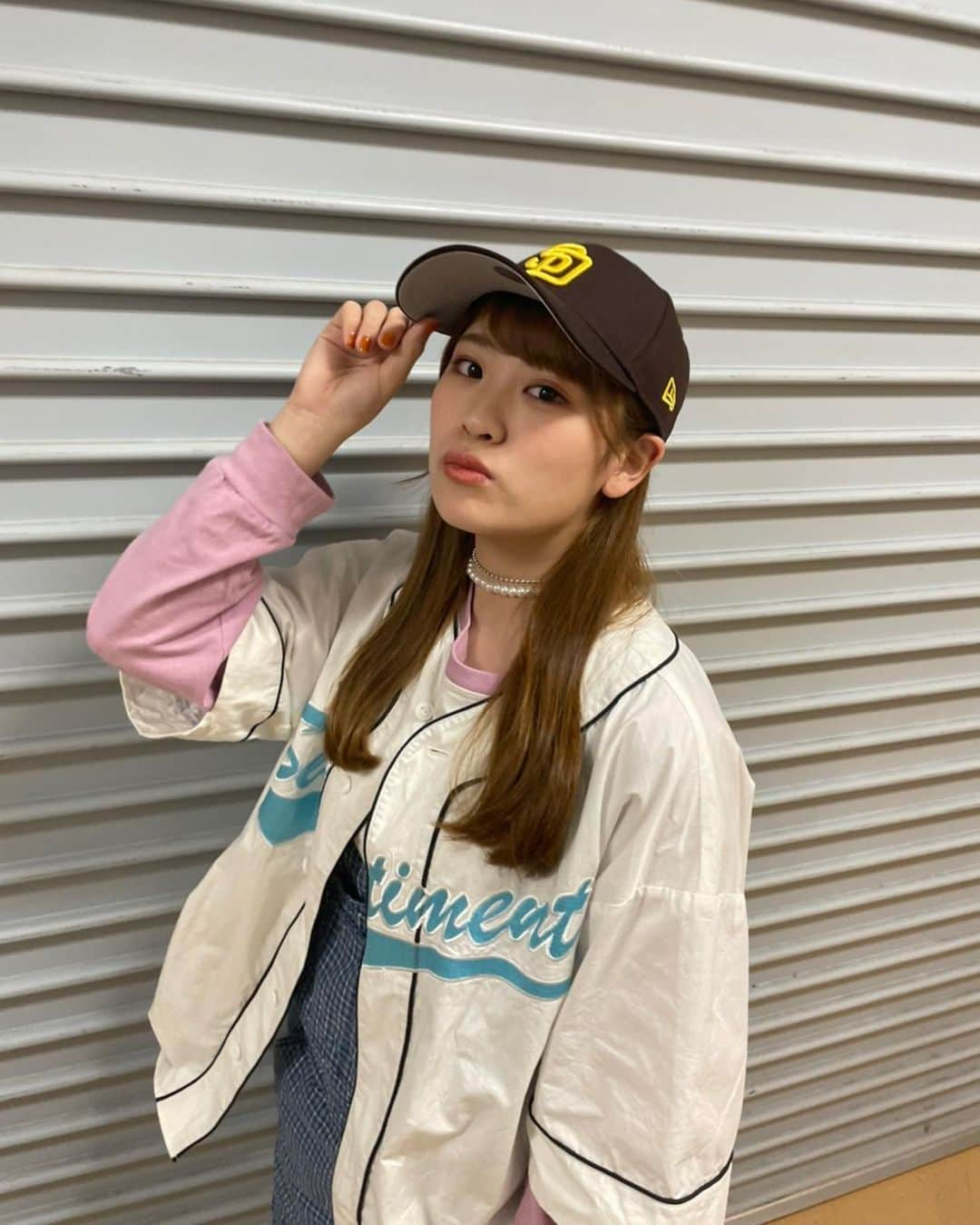 Girls²さんのインスタグラム写真 - (Girls²Instagram)「♡♡♡  こんにちは！ゆずです🍋 ⁡ 『Girls² ファンミーティング by GL² family 』in札幌ファイナル✨ お越しいただいた皆様！！ 本当にありがとうございましたー！！！🙇‍♀️ ⁡ そんなファイナルは… 実は都愛がコーディネートしてくれましたぁぁああああ！！！！🥹👏👏 ⁡ 前日にお願いしてしまったのにこのクオリティ！！😭(まじごめん…) 野球少年(？)みたいな感じでリンクコーデにしてくれたみたいです！笑 ⁡ ここまでスポーティ女子になったのは初めてだったので、めっちゃ新鮮でずーっとルンルンでした！！🥰 ⁡ そしてしっかりヲタ活した😚 皆がよく撮ってるから私も撮りたくなったって話✌️ ⁡ 最後に！！ 『EXILE 20th ANNIVERSARY EXILE LIVE TOUR 2021 "RED PHOENIX"』 大阪公演にて、｢DREAM SPARK｣として出演させて頂きました！！🔥 ⁡ とても勉強になる事ばかりで、自分達もいつも以上に気合いを入れてパフォーマンスしました！ 沢山の方に私たちの思いが届いていますように🙏 ⁡ それでは今日はこの辺で！ばいば〜い👋 ⁡ #Girls2 #ガールズガールズ #CmonNeoZipang #JugaJugaJungle #ファンミーティング #小田柚葉 #隅谷百花 #鶴屋美咲 #小川桜花 #増田來亜 #菱田未渚美  #山口綺羅 #原田都愛 #石井蘭」4月27日 19時20分 - girls2_official