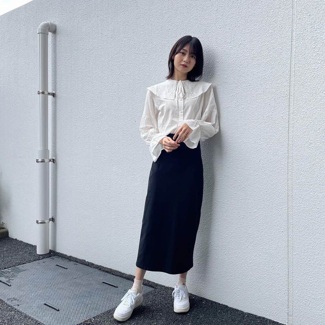 安村真奈のインスタグラム：「ちひろさんブランドオープンおめでとうございます！ 可愛すぎるブラウス🤍 着回し力抜群でお気に入りです☺️  @ichi__da」