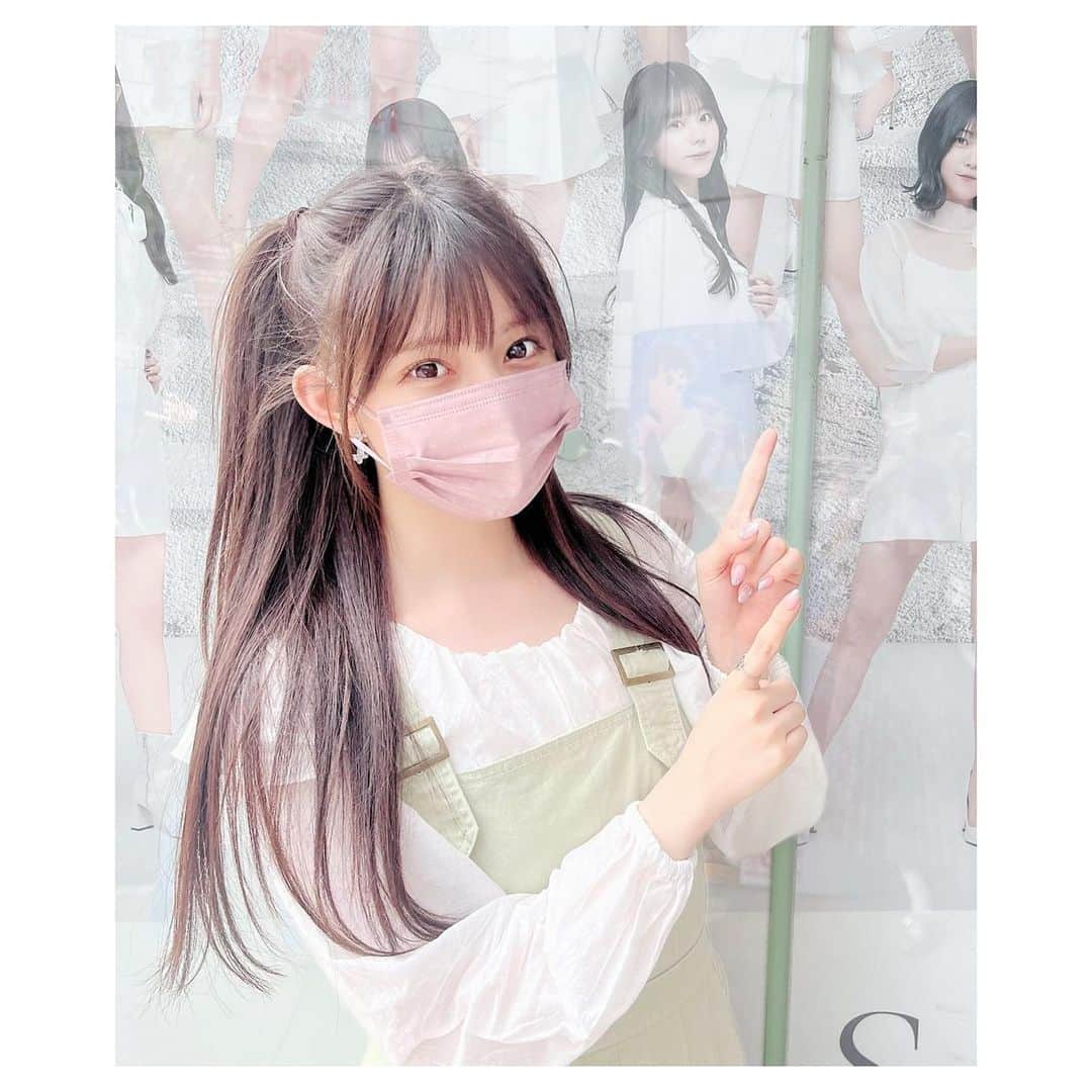 のインスタグラム：「・ ・ 2022.04.27  ラストアイドル1st ALBUM「ラストアルバム」発売🕊🌸  最初で最後のアルバムになりますが、活動終了前にアルバムを出させて頂けてとっても嬉しいです...💭  これからもずっと、皆さんの記憶に残りますように。 ・ ・ #大森莉緒 #おーりお #おりおんず #ラストアイドル #ラストアルバム #渋谷tsutaya #tsutaya #タワーレコード渋谷店  #タワレコ #towerrecord #ハーフツイン #ストレートヘア  #instagood #패션 #코디 #오늘의코디 #오늘의패션 #전신샷 #코디스타그램 #옷 #좋아요반사」